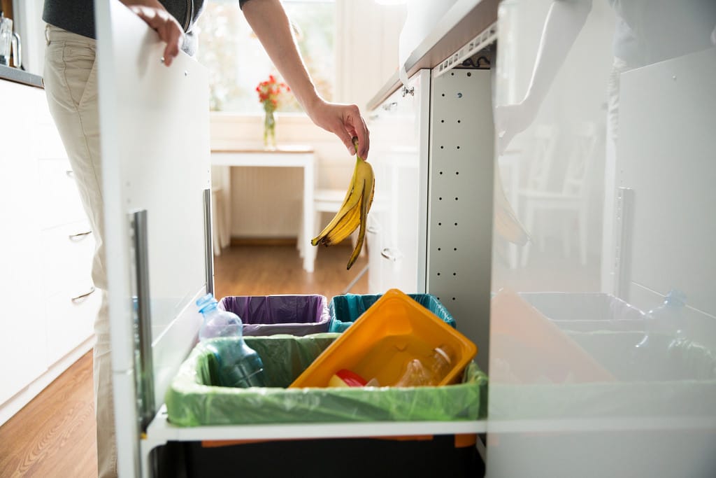 Ideas para Organizar la cocina,  2/10 El lugar donde se coloca la basura 